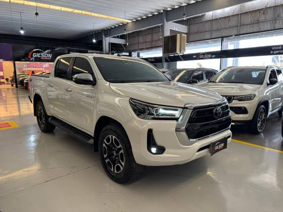 TOYOTA HILUX 2.8 D-4D TURBO DIESEL CD SRX 4X4 AUTOMÁTICO